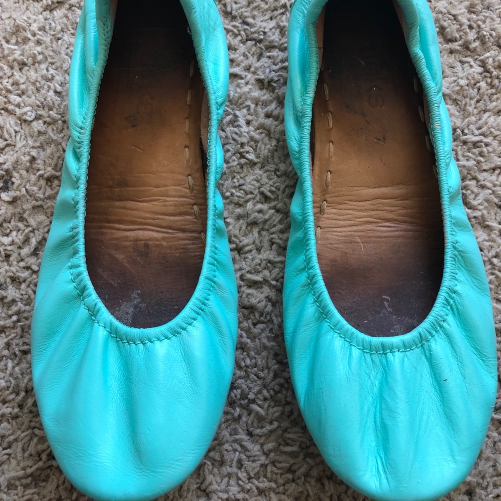 Gorgeous custom Turquoise Tieks!